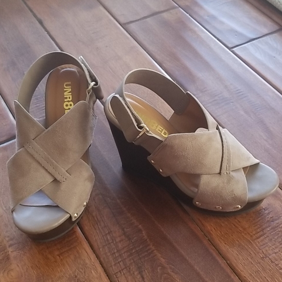 Size 5.5 Unr8ed wedges - Picture 2 of 2